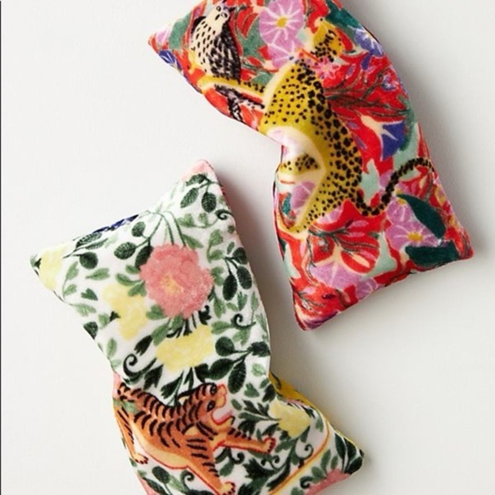 New🌟Anthropologie-Lil Sire Tigressa Velvet Eye Pillow-Pink